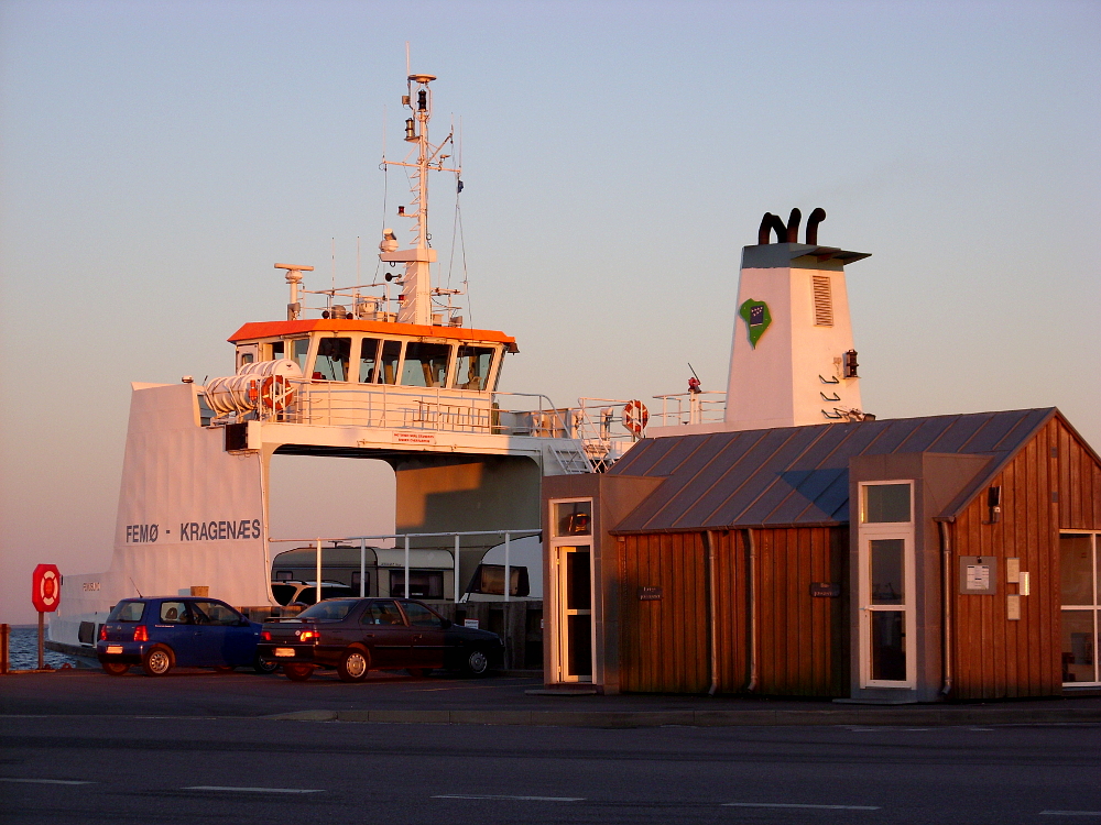 Fähre im Hafen von Kragenæs